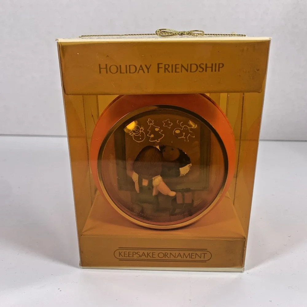 1984 Holiday Friendship Friends Peek‎ Thru Hallmark Ornament 3D Diorama